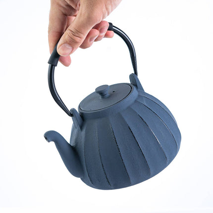 Vertical Lines Dark Gray 33oz Cast Iron Tea Pot (1/8)